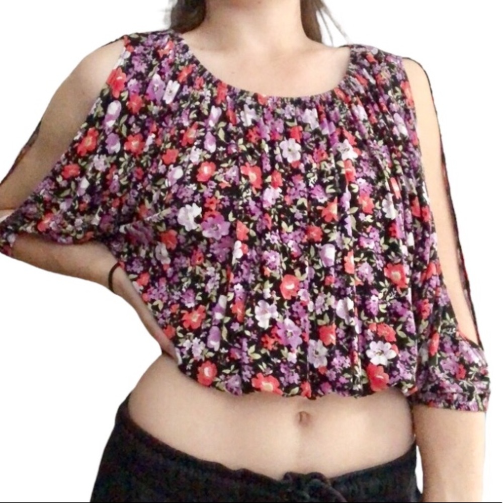 NWOT ALLOW APPAREL Gypsy Split Sleeved Floral Crop Top